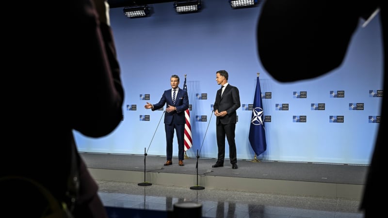 Zastavte krveprolití, varoval Rusko Hegseth. Pohrozil Kremlu reakcí, kterou umí jen USA