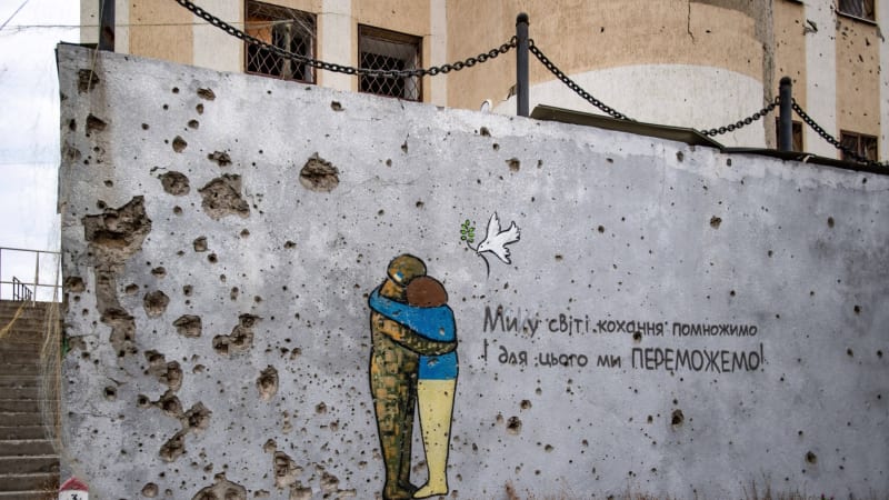 Bitva o klíčové charkovské město: Rusové se brodí přes řeku, Ukrajinci likvidují sabotéry