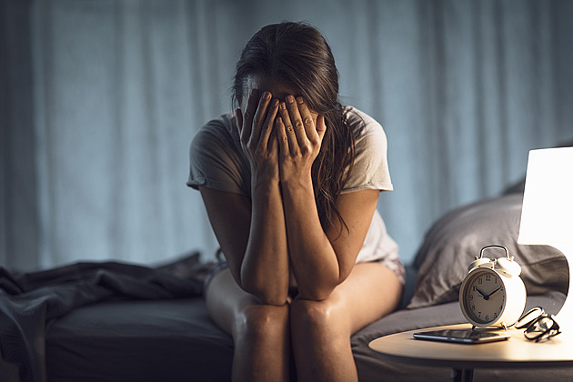 Epidemie nespavosti. Trpí jí třetina Čechů, lidé sahají po „zázračných“ produktech
