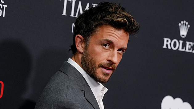 Nejvíce sexy mužem světa je hvězda seriálu Bridgertonovi Jonathan Bailey