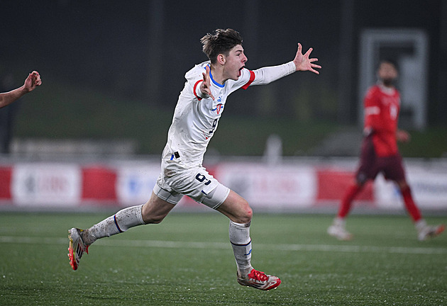 Hattrick za sedm minut. Češi na MS do 17 let porazili Tadžíkistán, hvězdou Škrkoň