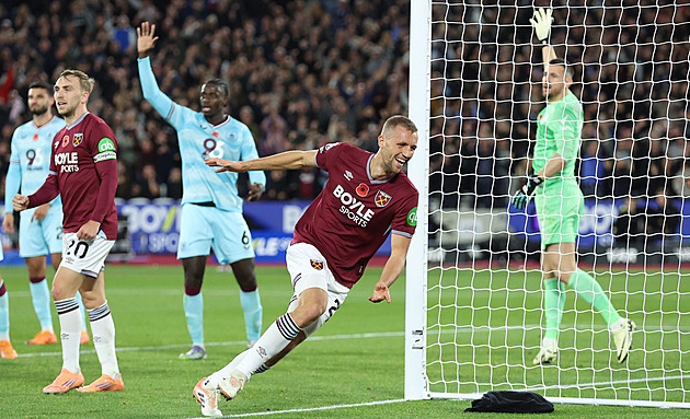 Souček oslavil rekordní gól i s dcerami. Míval jsem z něj noční můry, smál se kouč