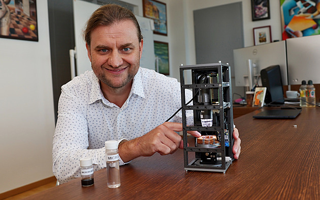 Věda se stále více obrací k vesmíru, musí i Ostrava, říká děkan Martinek z VŠB-TUO