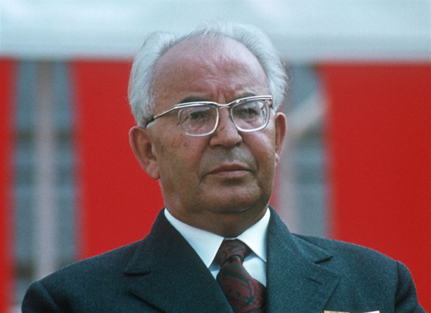 Jakeš je neschopný, vysvětlete, co se stalo. Co psali lidé Husákovi po 17. listopadu