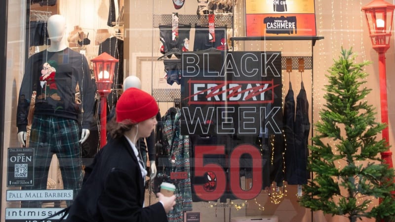 Black Friday láká čtvrtinu Čechů, polovina nákupy zvažuje. Odborník odhadl průměrné slevy