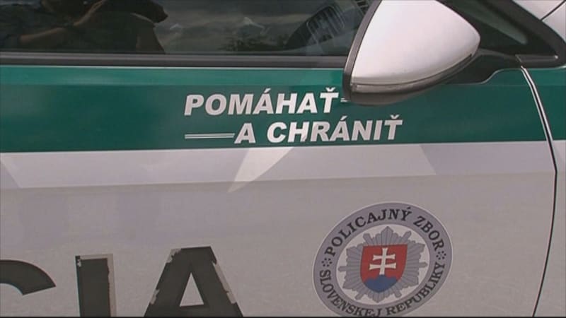 Ples na Slovensku skončil tragicky. Dvacetiletý mladík vypadl z okna a zemřel