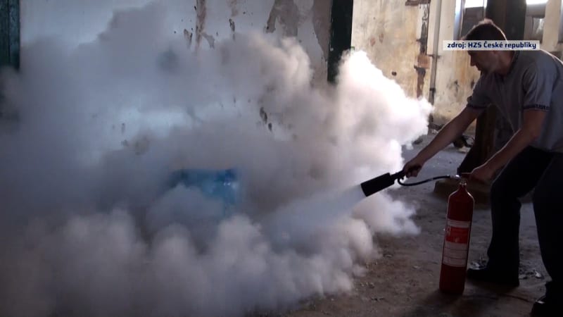 Nejčastější hříchy Čechů: Nemají doma hasicí přístroj. Platí povinnost i pro vás?