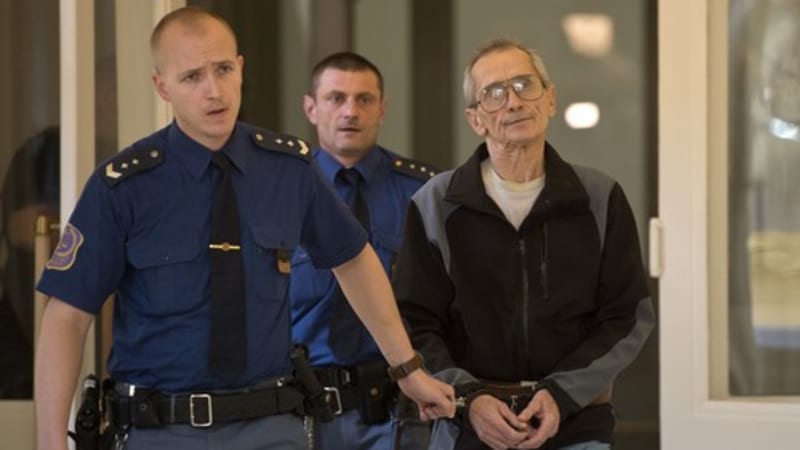 Vražda v tramvaji číslo 17. Záhadný případ změnilo „absurdní“ přiznání vraha po letech