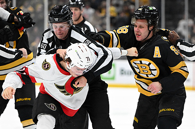 Rukavice dolů! Pastrňák čelil provokacím, pak se popral. Chceme energii, zní z klubu