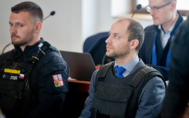 Přiznal vraždu milenky. Kauza exprimáře míří po odvoláních k vrchnímu soudu