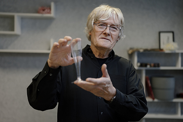 Zákazy plastů nemají smysl, stejně jako mytí kelímků od jogurtu, říká vědec