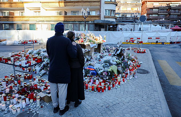 V Crans-Montaně se konala mše za zemřelé. Policie identifikovala další oběti požáru