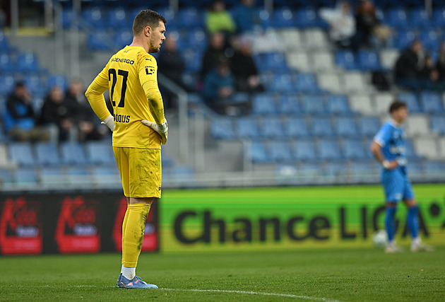 Fotbalové přestupy ONLINE: Pardubice posilují, získaly i trojici hráčů ze Slavie