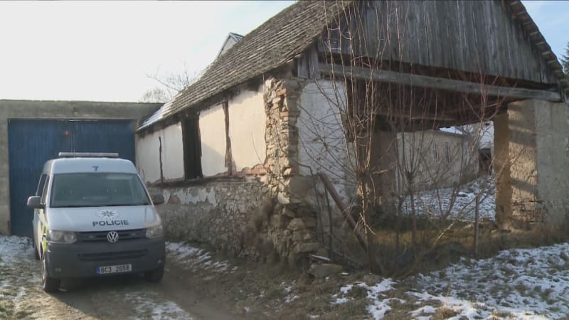 Detaily tragédie na Strakonicku: Muž měl vraždit sekerou. Byl v pohodě, nechápou sousedé v šoku