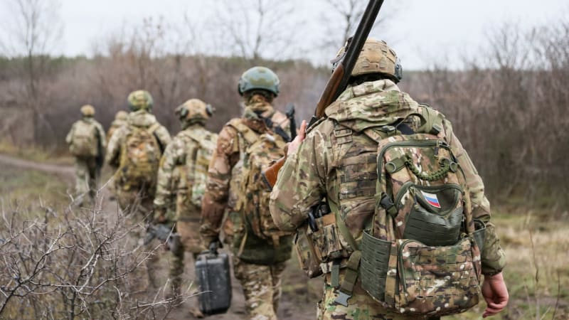 Putin čelí armádní vzpouře, důstojníci se topí v lihu, píše skupina. Hrozí rozpad fronty?