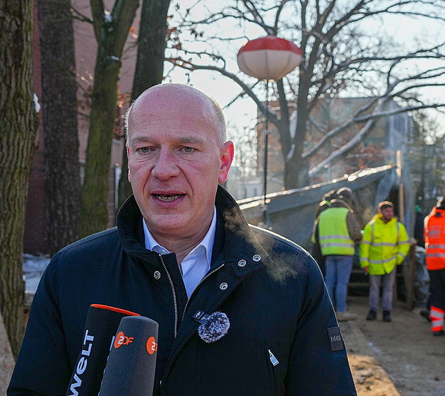 Město mrzlo při blackoutu, on šel na tenis. Primátor Berlína čelí kritice