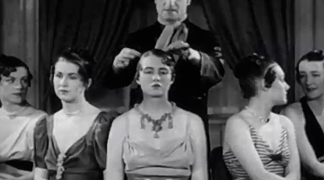 Krátké vlasy s mikádem před 100 lety rozdělily ženy v Československu