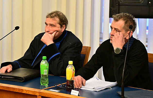 Zinscenované vraždy jako nástroj vydírání. Jihlavský gang stojí před soudem