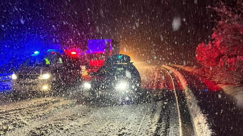 Ledovka ochromila české dálnice: Kvůli nehodám stojí D1 i D2. Jezděte opatrně, apeluje policie