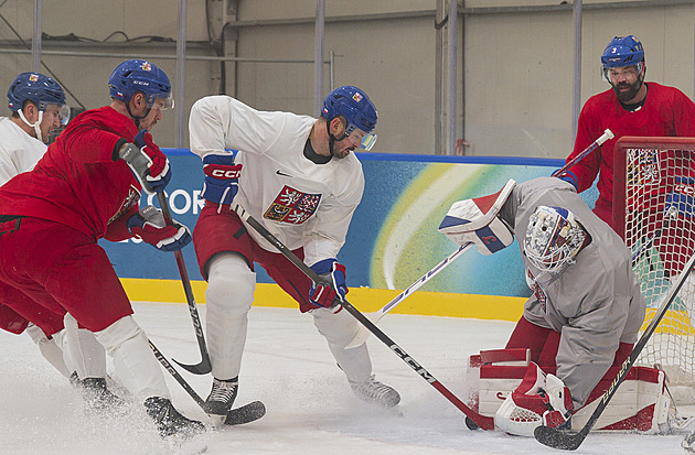ONLINE: Česko - Kanada. Hokejisté zahajují olympiádu, chytá Dostál, hraje i Kundrátek