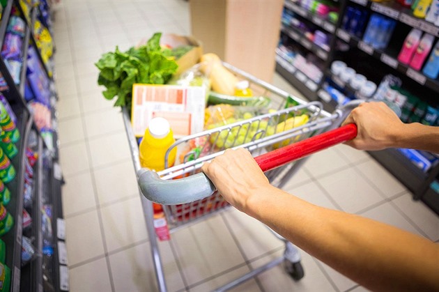 Jak se pozná falešný med? Potravinové podvody způsobují stamiliardové škody