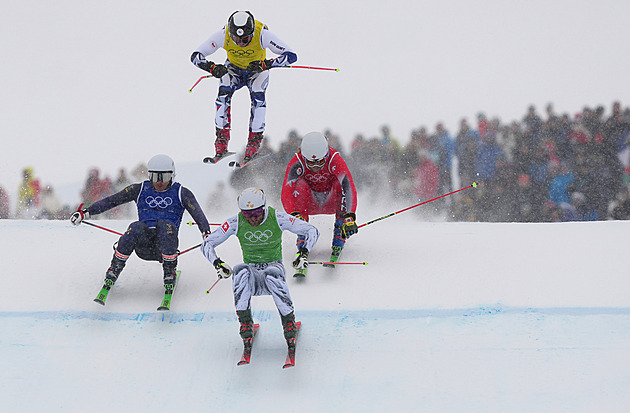 Skikrosař Paulus se při olympijské premiéře probojoval do čtvrtfinále, skončil šestnáctý
