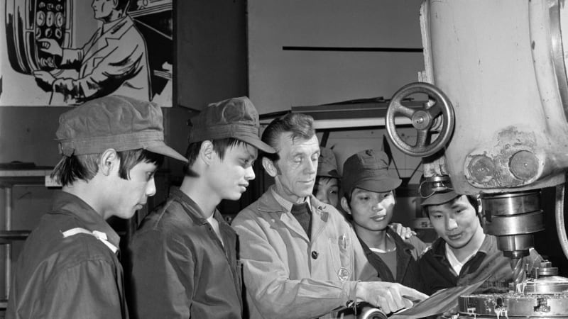 Chceš digi? Z války s Američany do fabrik a tržnic aneb Vietnamci žijí v Česku 70 let