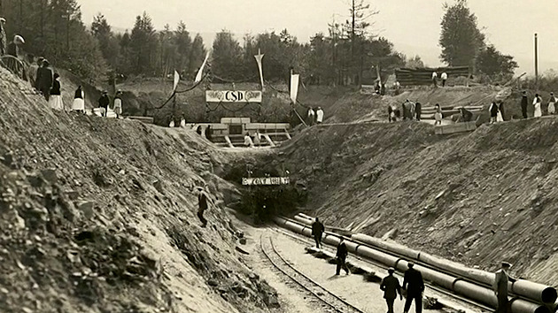 Smrt v tunelu: před 100 lety zahynuli tři dělníci při stavbě nové trati