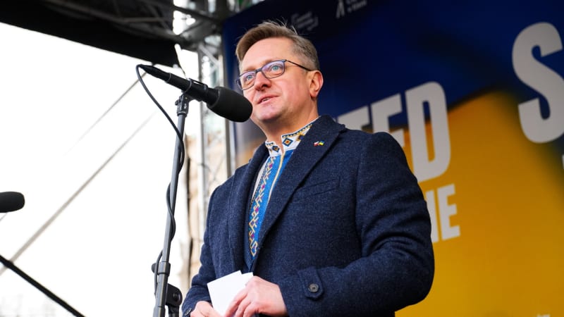 Srdce svobody bije díky Česku, řekl ukrajinský velvyslanec. Vyzdvihl Macinkův projev