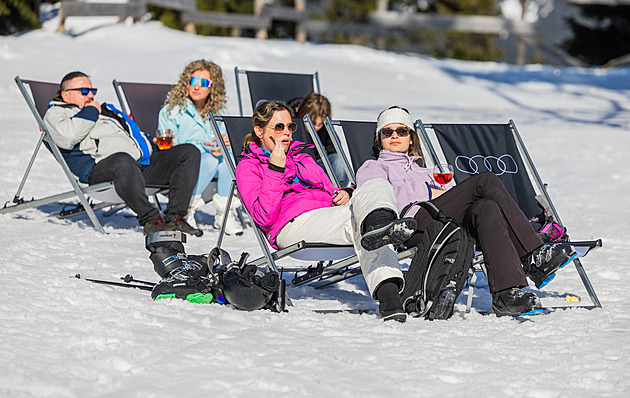OBRAZEM: Jarní prázdniny v Krkonoších? Modrá obloha, výhledy a stále dost sněhu