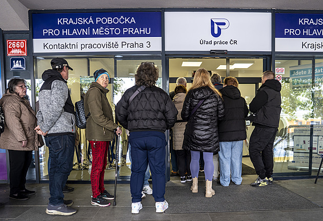 Superdávka se odkládá. Co to znamená pro lidi, kteří o ni požádali?