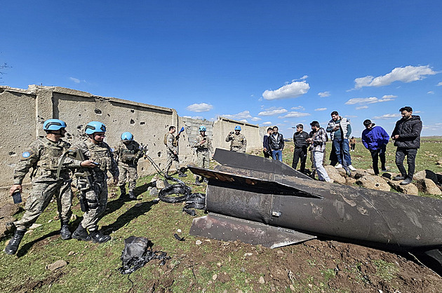 ONLINE: Rakety zabíjely v íránské škole i v Sýrii. Terčem byl i šéf revolučních gard
