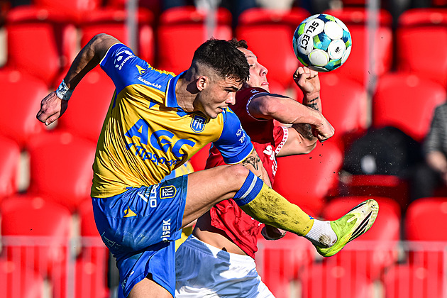 ONLINE: Pardubice - Teplice 1:1, boj o střed tabulky, na Bílkovu penaltu reaguje Patrák