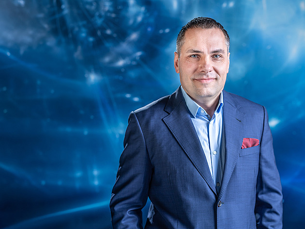 Cpát jed na pole je hřích. Hydrolog líčí, jak pesticidy kazí vodu a proč pít kohoutkovou