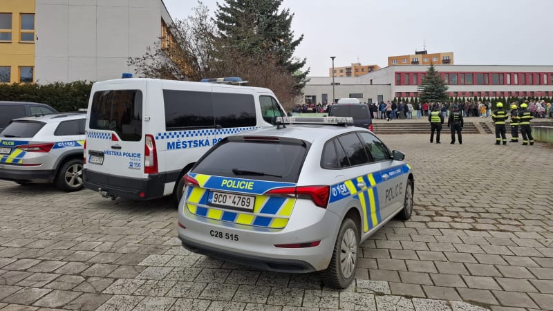 Hrozba školám v Liberci: Někdo nahlásil bombu, policie nic podezřelého nenašla
