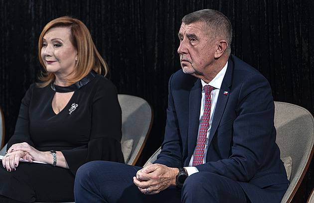 Poslanci schválí letošní státní rozpočet se schodkem 310 miliard korun