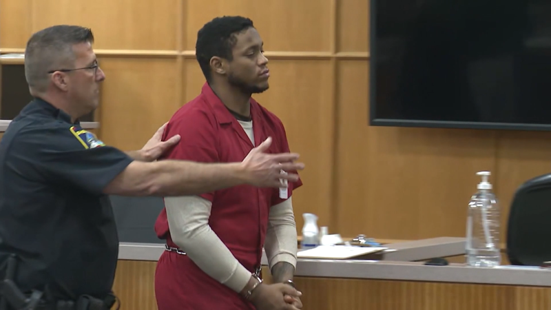 Jak ututlat vraždu? ptal se fotbalista AI. Přítelkyně měla zlomený vaz, bodné rány a kousance