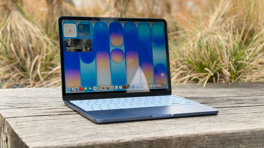 MacBook Neo je nejvýhodnější laptop od Applu: porovnali jsme výkon čipů M1 až M4