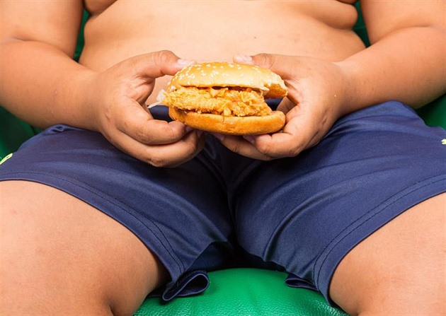 Pijí sladké a málo spí. Dětí s obezitou soustavně přibývá, upozorňuje ambulance