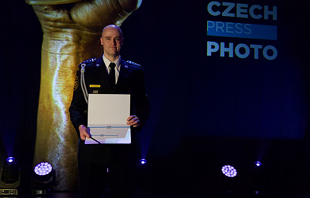 Zvěčnil „Černý dech benzenu“. Nehledám jen hezké záběry, líčí oceněný hasič-fotograf