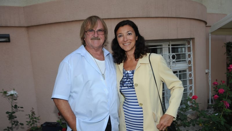 Holky z naší školky vydělaly Vágnerovi na vilu. Máme tam s Kotvaldem pokoj, vtipkuje Hložek