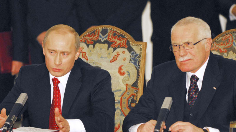 Jak si Putin v pražské hospodě poručil pivo i klobásy. A proč u toho nebyl Klaus