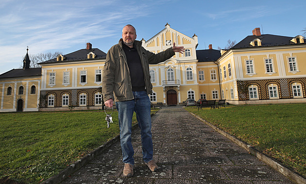 Tady se setká Babiš s Ficem. Přípravy v Nové Horce začínají, svíčkovou uvaří studenti