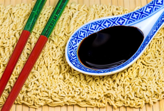 Velký přehled asijských omáček: Jak je používat a nekupovat zbytečně špatně