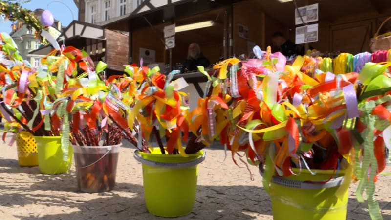 Velikonoční trhy v plném proudu: Někteří prodejci naučí uplést pomlázku, zdražili jen mírně