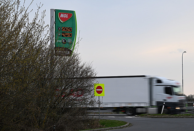 Zastropování cen, nižší daně i regulace: Evropské státy vyrovnávají drahá paliva po svém