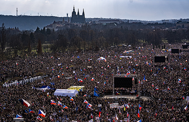 Z čeho zaplatili Letnou? Minářův spolek přijímá miliony korun na běžný účet