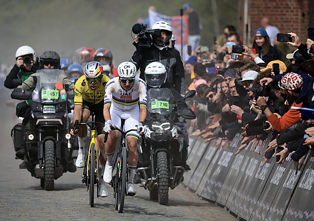 Dozvuky Pekla severu: proč Van der Poel odmítl kolo a kdy křičel Pogačar?