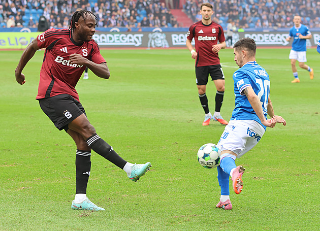 Další sparťané po operaci. Do konce sezony chybějí Uchenna i Cobbaut