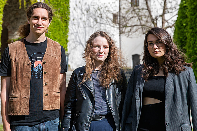 Se strašákem půjdou z Olomouce do Prahy. Za obranu kultury a médií, říkají studenti